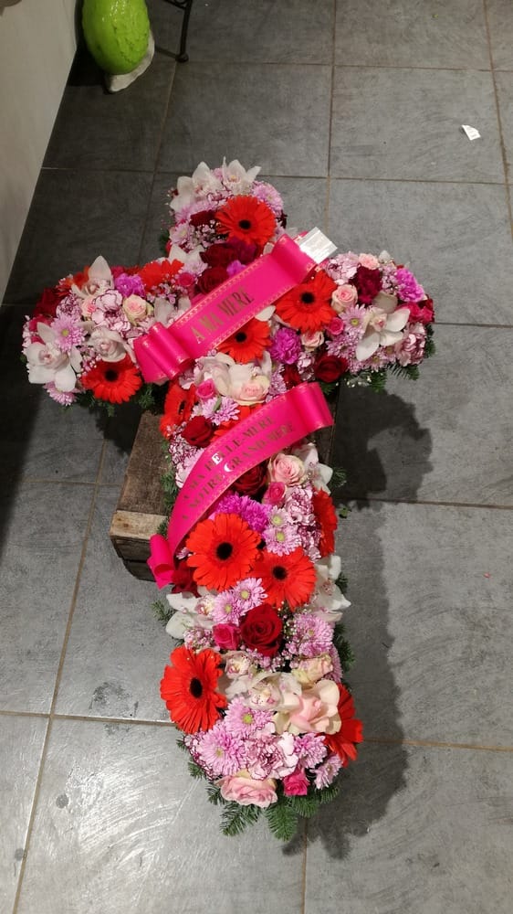 croix fleurs deuil mayenne