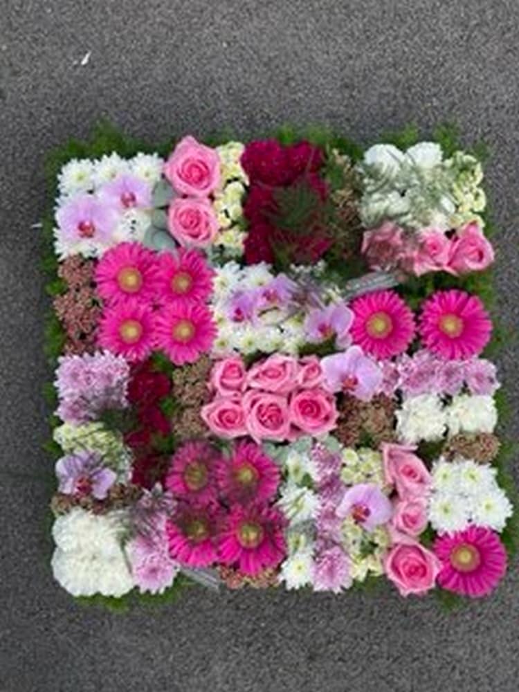 fleurs carre deuil mayenne